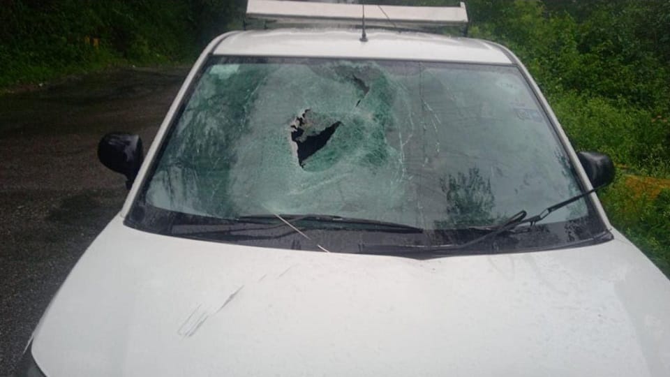 stone fell from a hill on a car going from Haldwani to Almora