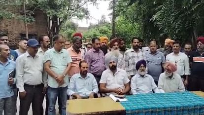 पंजाब में बढ़ेगा बिजली संकट: कर्मचारियों ने पांच दिन बढ़ाई हड़ताल, शिकायतों की नहीं होगी सुनवाई Punjab electricity employees on strike till 17th September