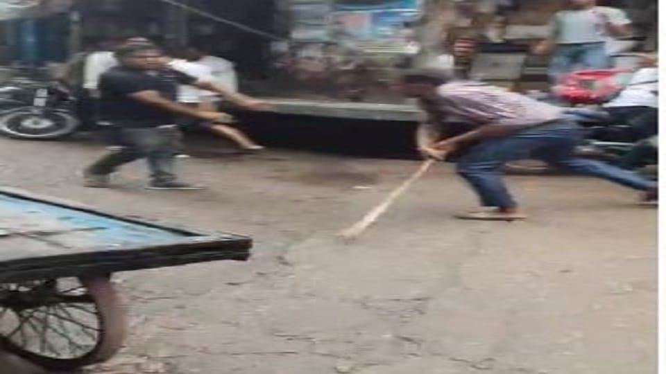 Fight between two parties over money transaction