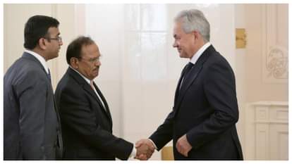 रूसी एनएसए से मिलते एनएसए अजीत डोभाल