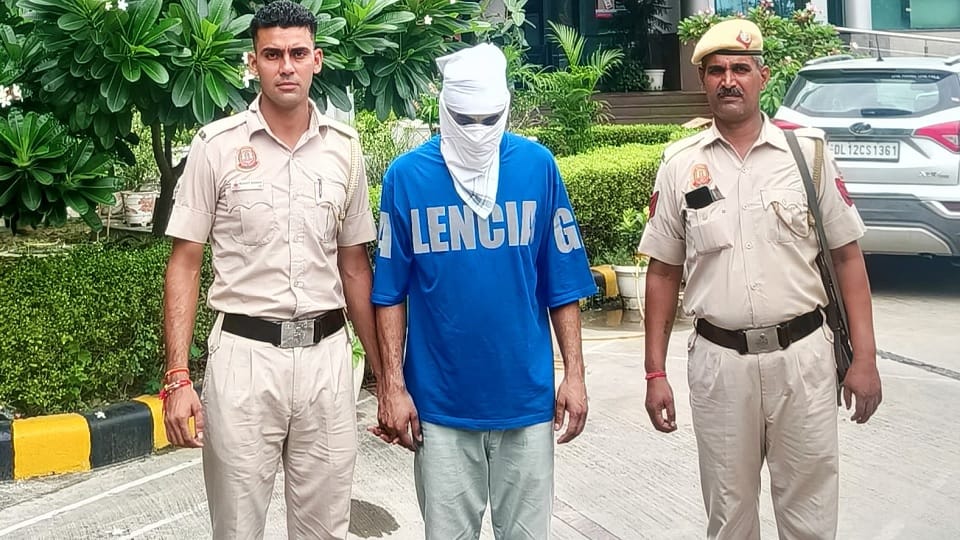 Punjabi singer Fatehjit Singh arrested by IGI Airport police station