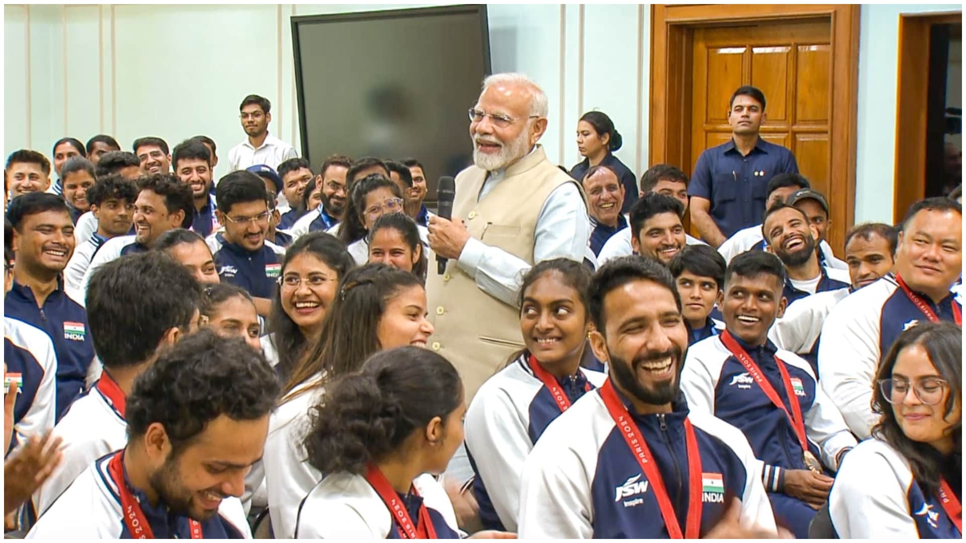 PM Narendra Modi met Paris Paralympic 2024 athletes, encouraged them, Watch Video