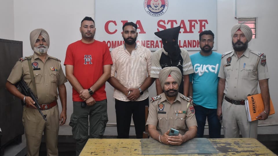 CIA Staff of Jalandhar arrest smuggler with heroin and drug money