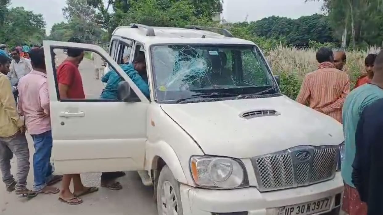 Businessman and his family members got beaten in Unchahar Raebareli.