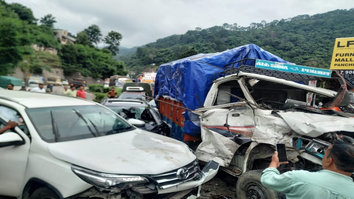 Road Accident Solan: Three vehicles collided in Jabli on National Highway, one person injured