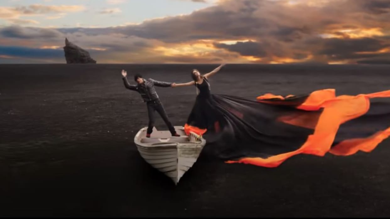 Once SRK life saved by Kajol from falling off a waterfall while shooting Dilwale song as per report