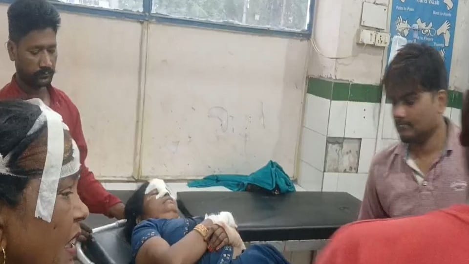 11 people injured when the grill of a house collapsed in Devi Jagran in kashipur