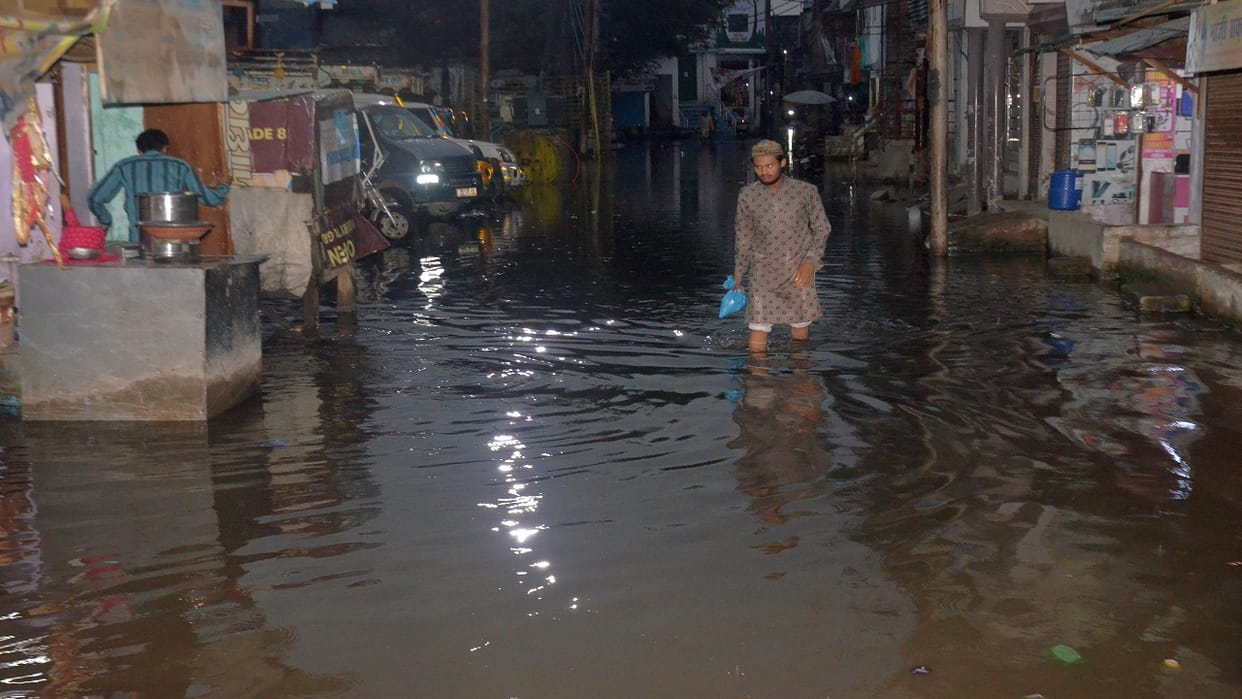 Heavy rains cause waterlogging and power cuts in Bareilly