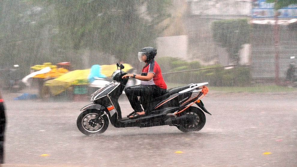 UP Weather Red alert of torrential rains flood situation in these districts including Agra Advisory issued