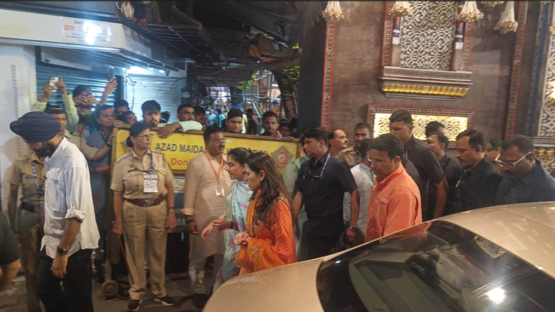 Mukesh Ambani shloka ambani anant ambani radhika merchant at Lalbaugcha Raja for ganpati darshan video viral