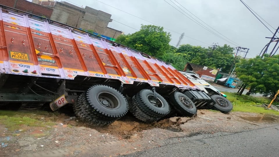 Heavy rains Roads closed due to waterlogging, dilapidated houses collapsed up Schools up to 12th closed
