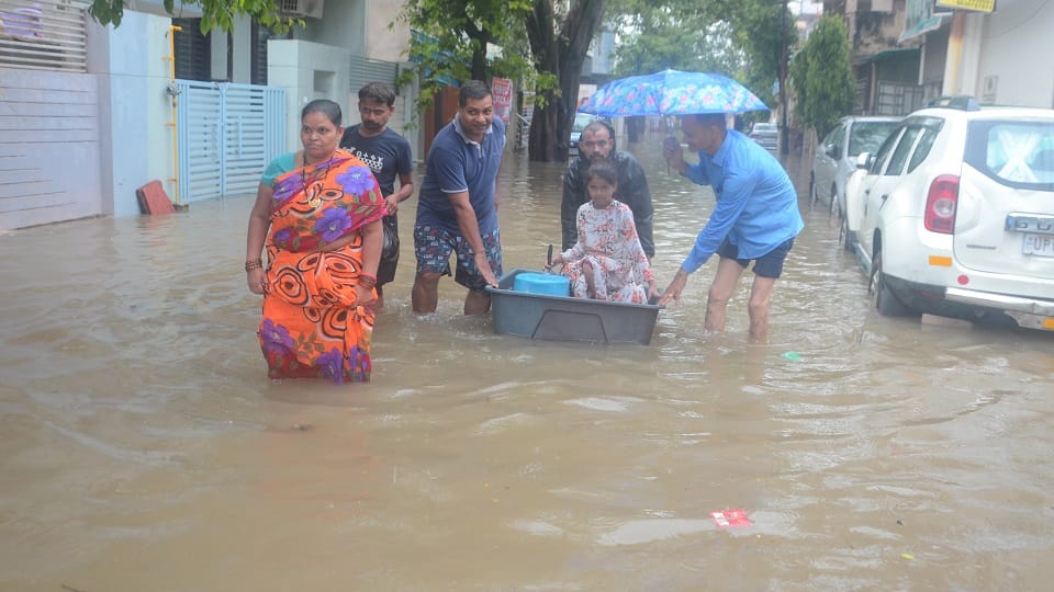 Heavy rains Roads closed due to waterlogging, dilapidated houses collapsed up Schools up to 12th closed