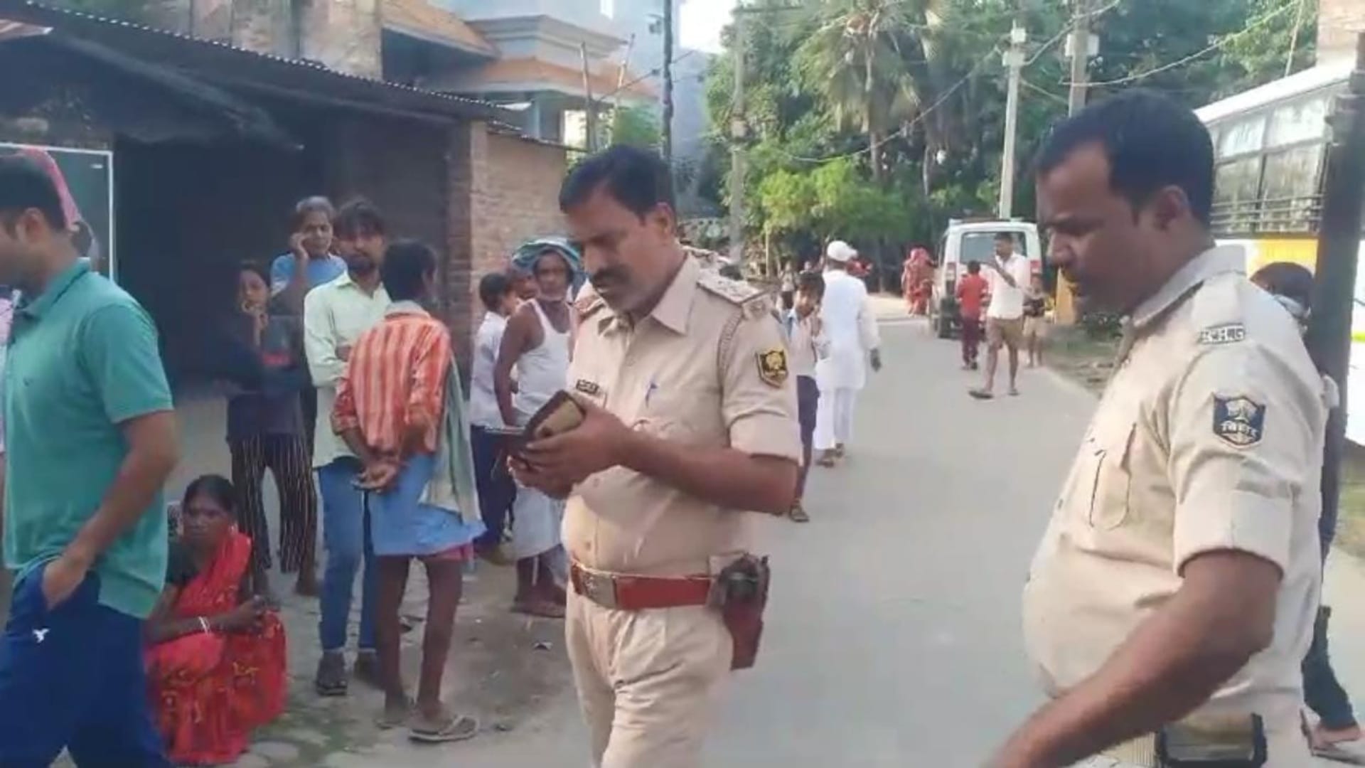 Bihar News: Rs 3.70 lakh looted from a private finance worker at gunpoint in Begusarai