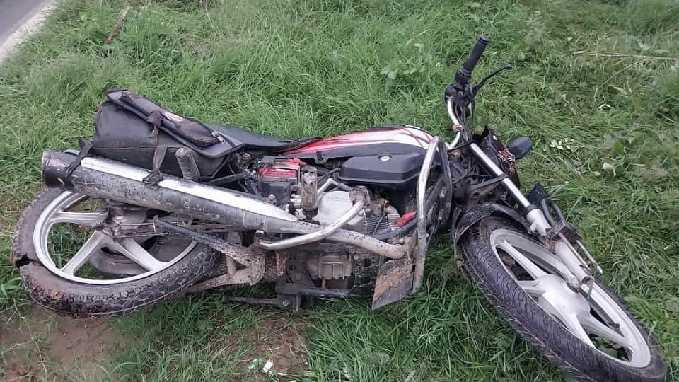 UP News: Trucks were moving back and forth, bike was in between, father and daughter died