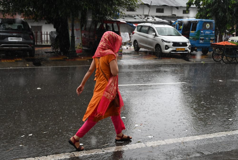 Uttarakhand Weather changed in evening Rainfall in Dehradun Alert for next Two Days