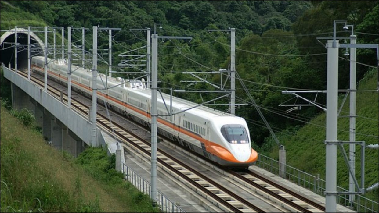 UP: A high-speed bullet train will run between Lucknow and Ayodhya; the housing department is preparing a prop