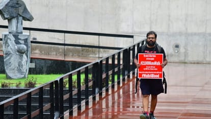 Kiran Verma spreading awareness about blood donation travelled 21 thousand kilometres on foot