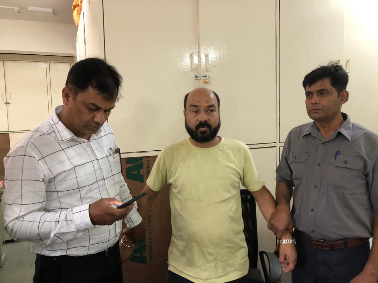 Lokayukta caught DPI clerk red handed taking 25 thousand rupees bribe, he had demanded money in the name of tr