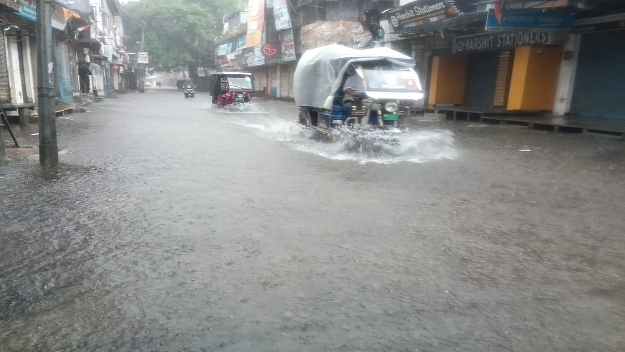 water level of Sharda river increased flood alert in Pilibhit