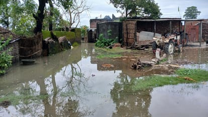 Flood Alert in Lakhimpur Kheri Appeal to vacate the village by making announcement