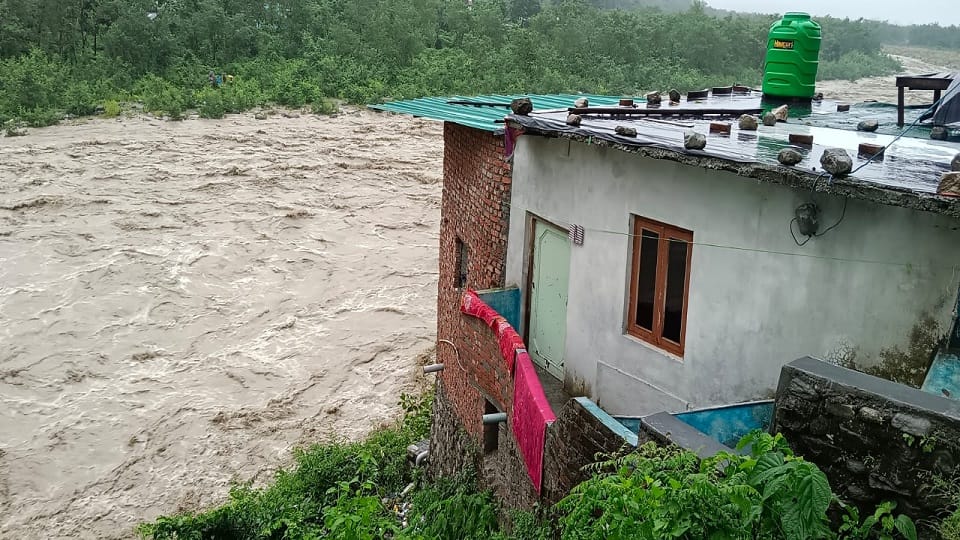 Sheeshmahal and Sheetalahat filter plants stalled due to overflowing of Gaula river Haldwani