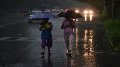 It rained in Delhi for the third consecutive day darkness prevailed only in the evening
