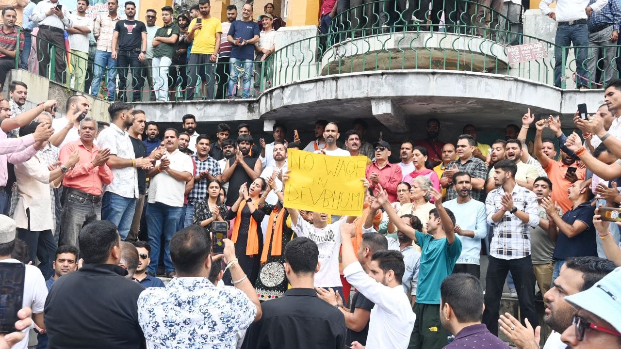 Controversy Over Mandi Masjid Water Cannon Heavy Police Force Hanuman Chalisa On Road
