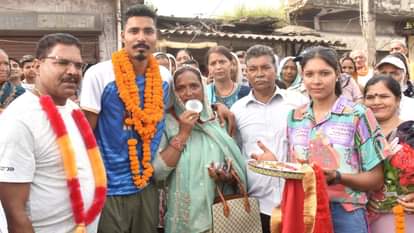 निषाद कुमार का परिजनों ने किया भव्य स्वागत