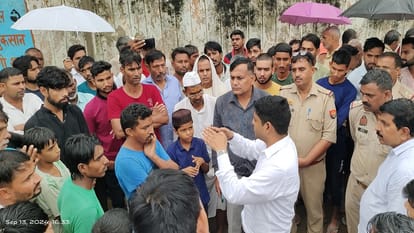 Meerut: Seven months pregnant mother cried badly clinging to the dead bodies of Inaya and Bilal