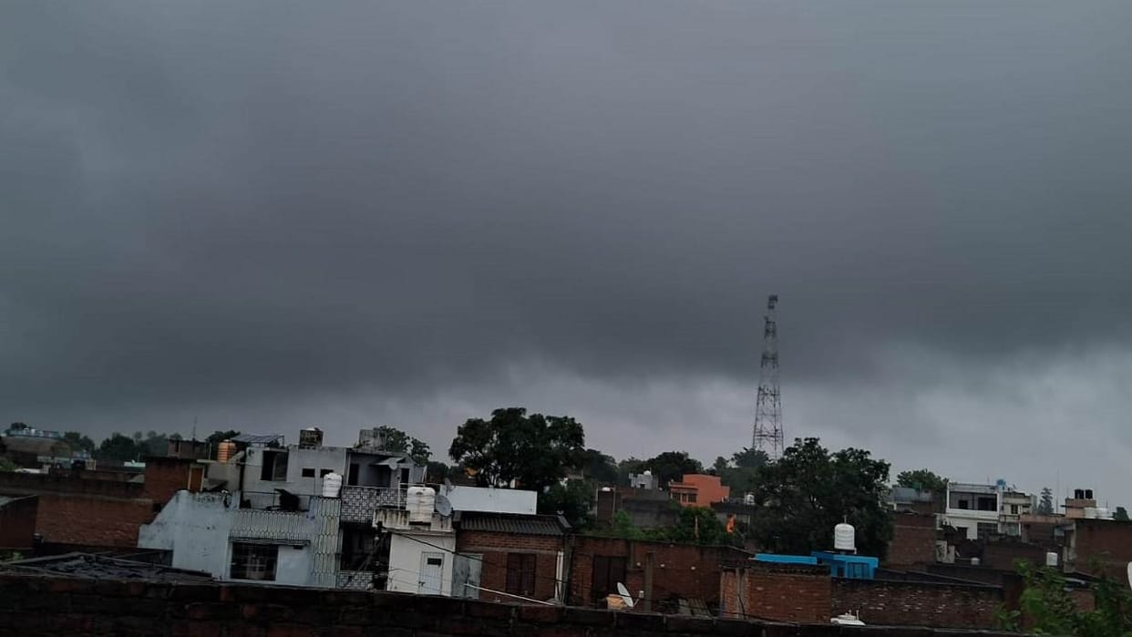 Weather in UP: seven died because of heavy rain in state.