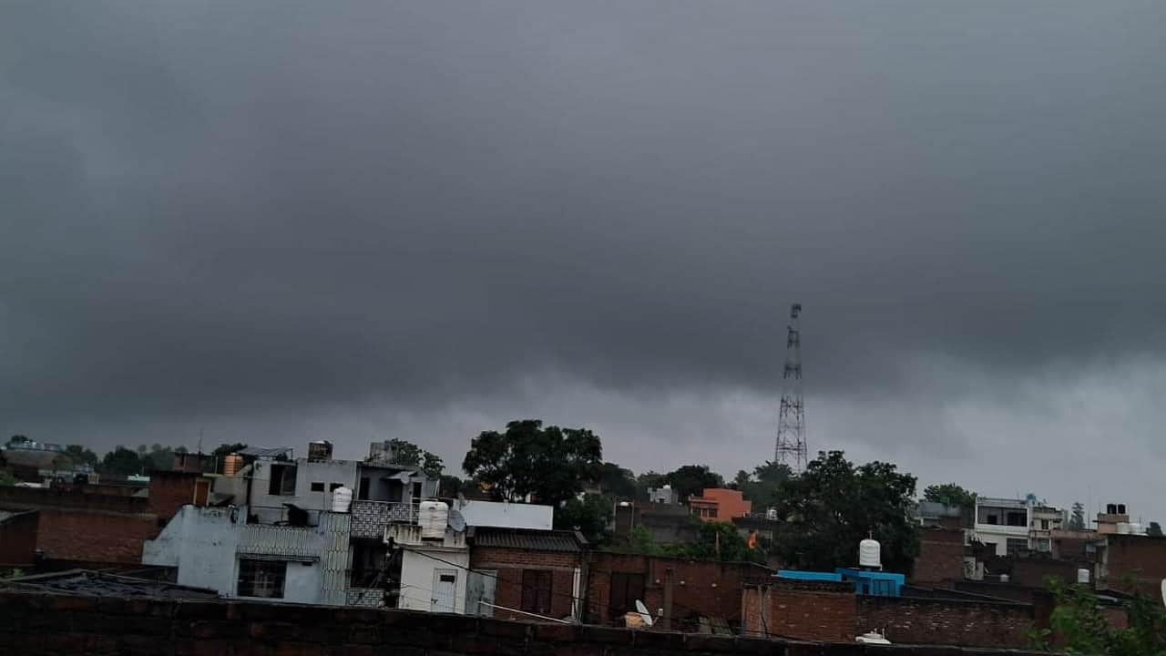 Chance of heavy rain in western UP, Paddy crop destroyed,temperature dropped