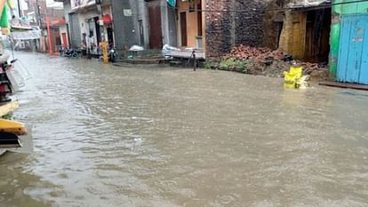 man died and 12 people injured due to heavy rain in Budaun