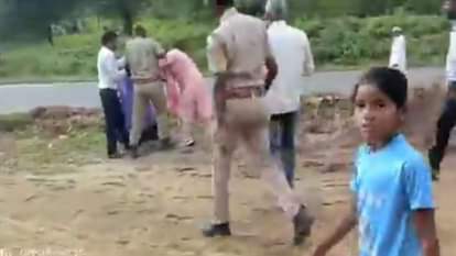 एसडीएम से खींचतान