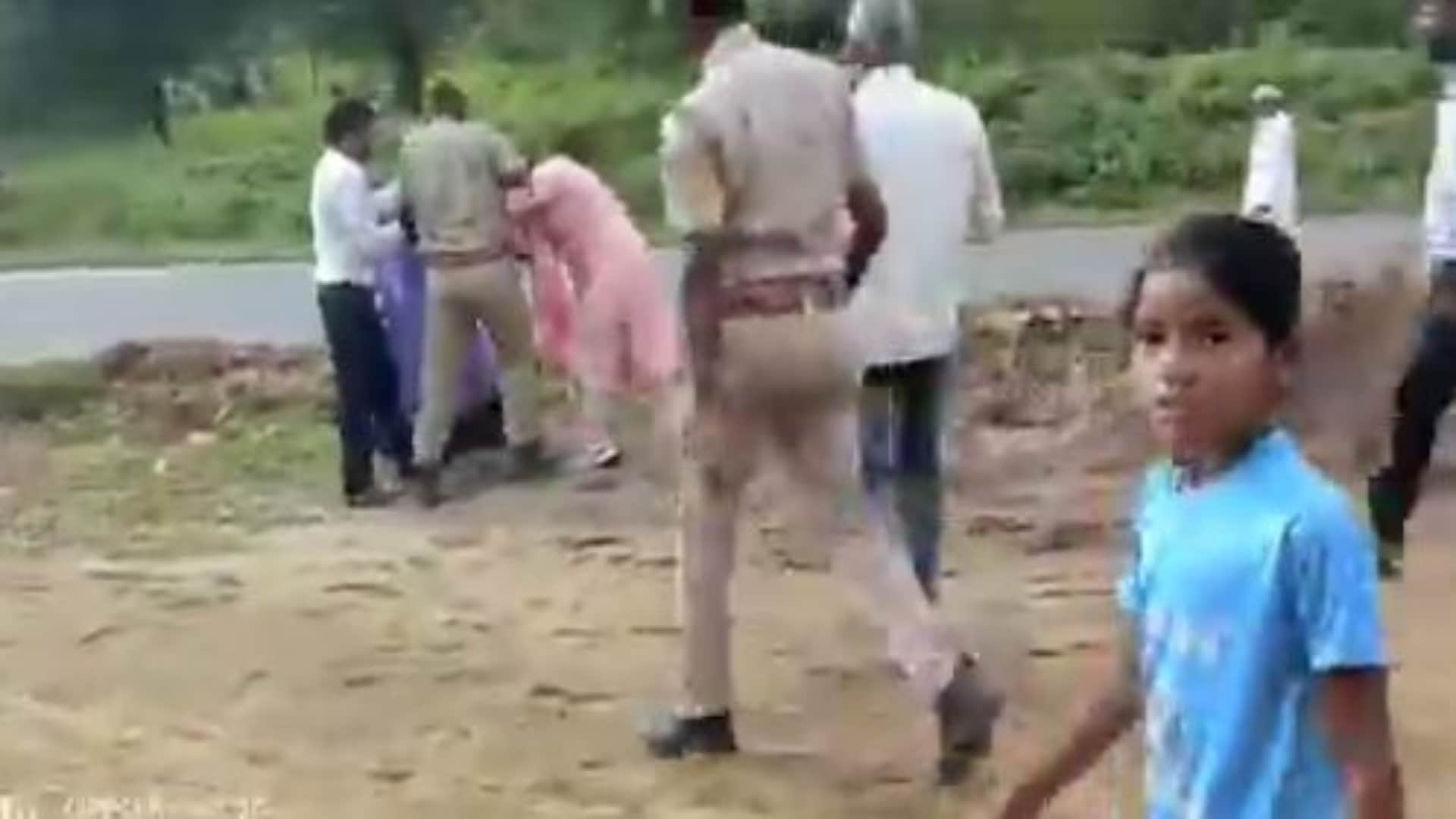 एसडीएम से खींचतान