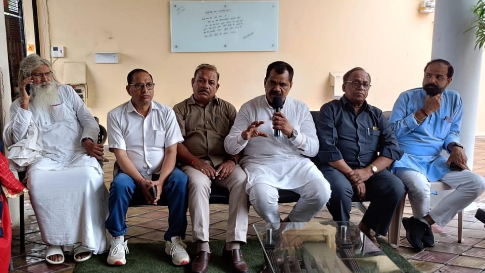 UP News: Clash in Muzaffarnagar, BJP leader Reshu makes serious allegations against Kapil Dev