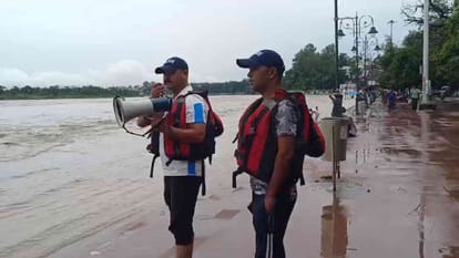 Uttarakhand Weather Ganga water level crosses warning line in Rishikesh after Heavy Rainfall people alerts
