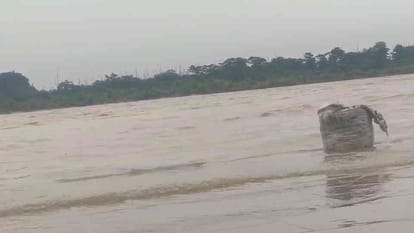 Uttarakhand Weather Ganga water level crosses warning line in Rishikesh after Heavy Rainfall people alerts