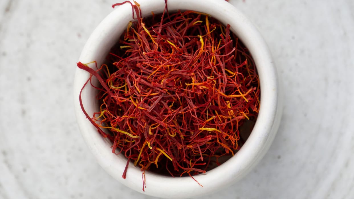 World Most Expensive Spice saffron that Costs as Much as an iPhone Per Kilo duniya ka sabse mehnga masala