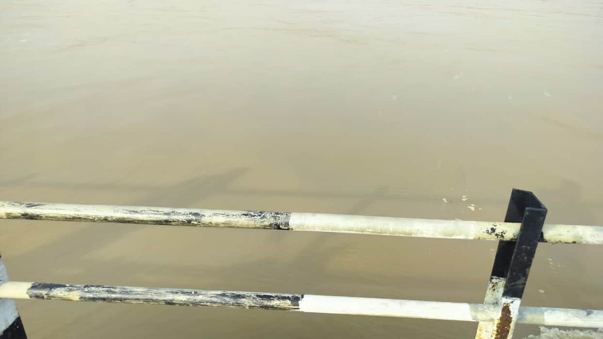 Bhatapara Shivnath river flood threat, water reached the level of the bridge