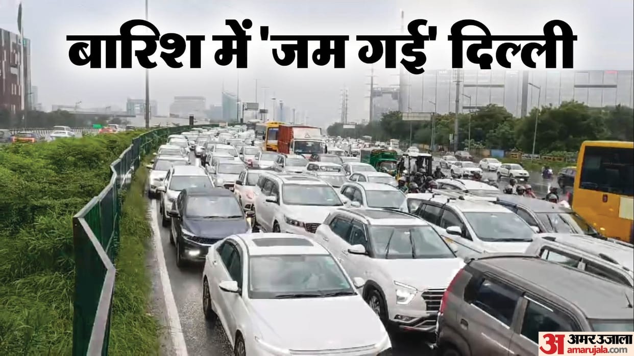 It rained in Delhi for the third consecutive day darkness prevailed only in the evening