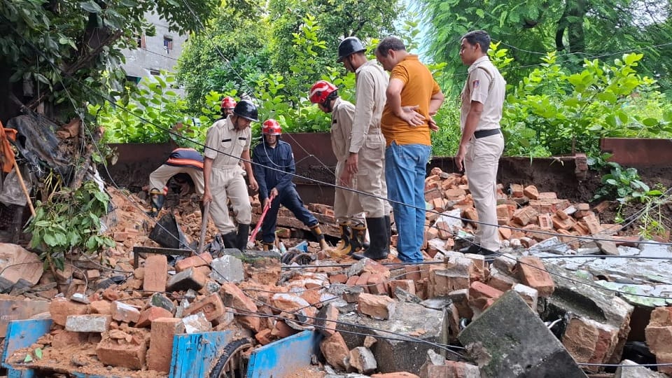 Dargah wall collapses in Delhi, rickshaw puller dies after being buried under debris