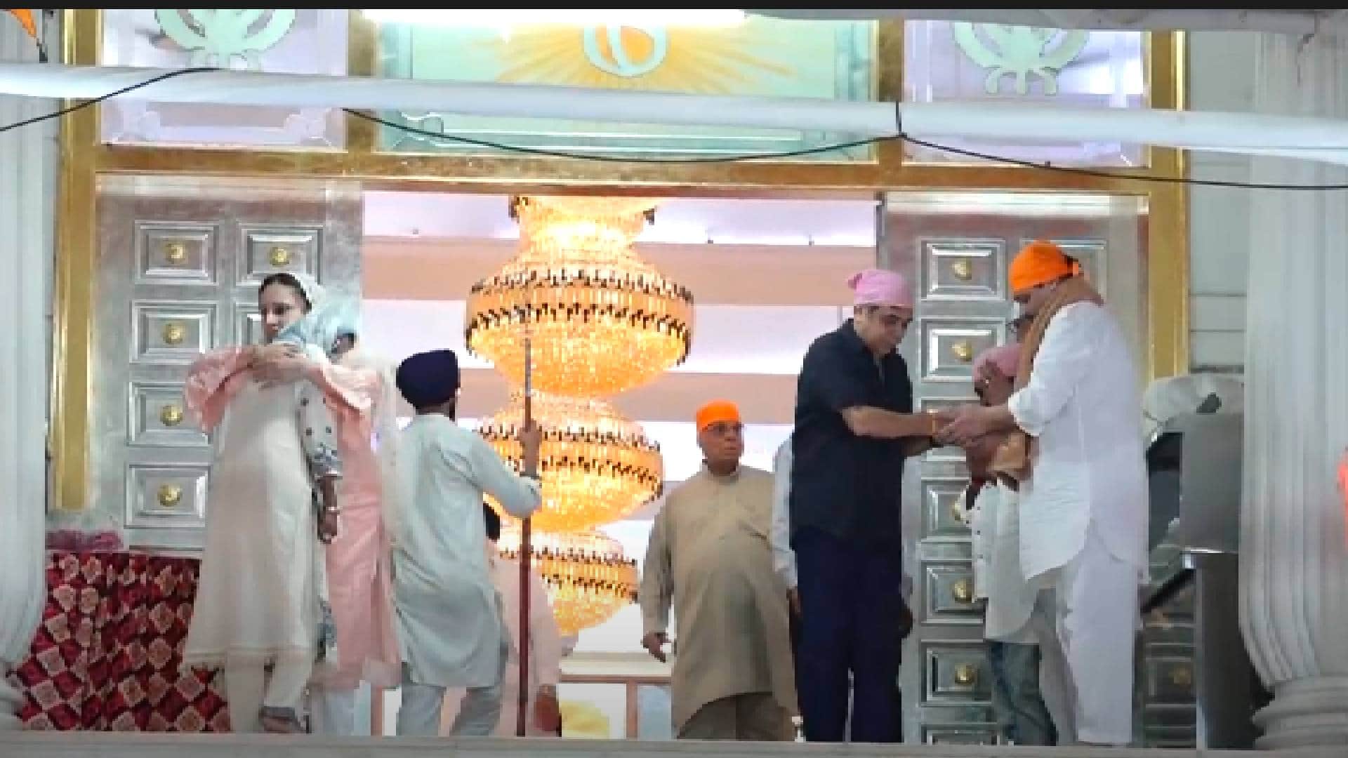 vikas J sethi Prayer Meeting at four BUNGLOW GURUDWARA Delnaaz Irani Mohammad Nazim expressed condolences