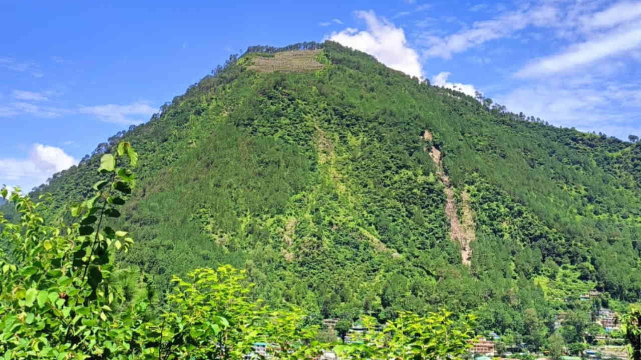 Varunavat threat of landslides rain alert increased heartbeat of the people living below Varunavat mountain