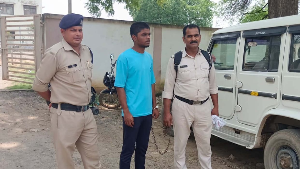 Chitrakoot: Uncle who taught tuition misdeed with girl, police arrested the accused