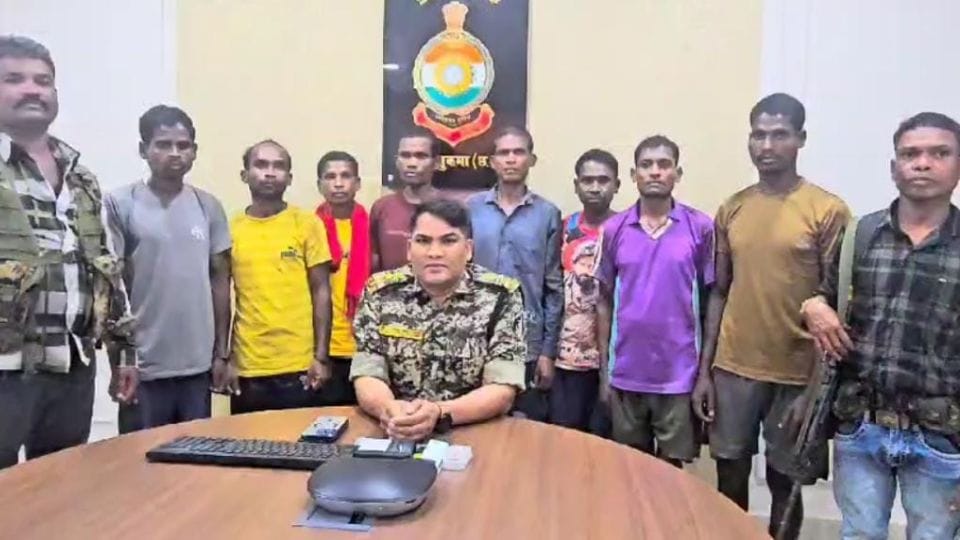 Police arrested eight Naxalites in Sukma