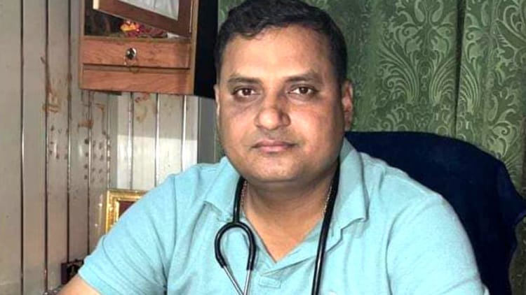 Fake Degree Case: बरेली में काली कमाई से विजय शर्मा ने बनाई करोड़ों की संपत्ति, अब 25 हजार का इनामी