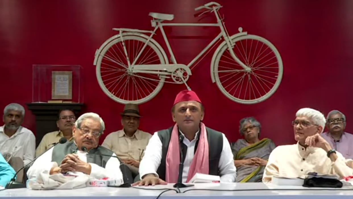 Akhilesh Yadav replied why did he meet to Mangesh Yadav's family.