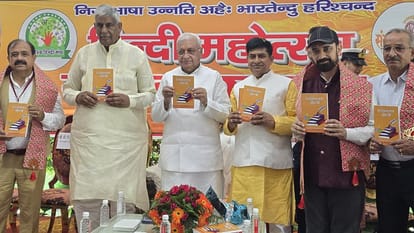 मंडी धनाैरा में केरल के राज्यपाल आरिफ मोहम्मद खान कार्यक्रम के दाैरान