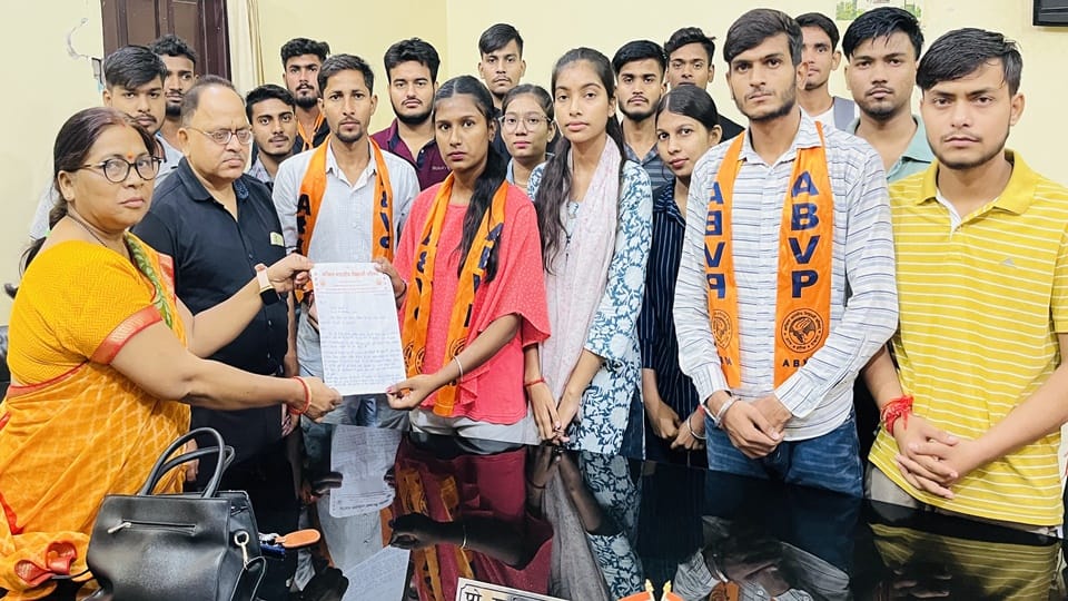 Moradabad: Indecent comment on female professor in KGK college, ABVP protests