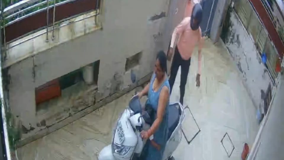 Woman chain snatched after entering her house in Panchkula